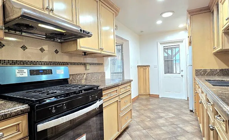 700 E Angeleno Ave — Photo 6