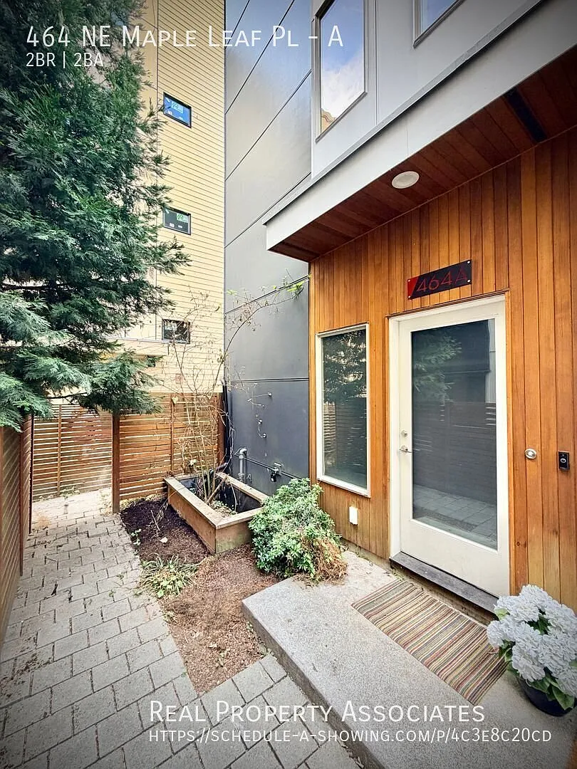 Green Lake Townhouse with Views — Photo 1