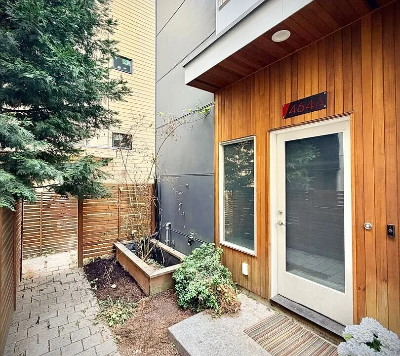 464 NE Maple Leaf Pl #A
