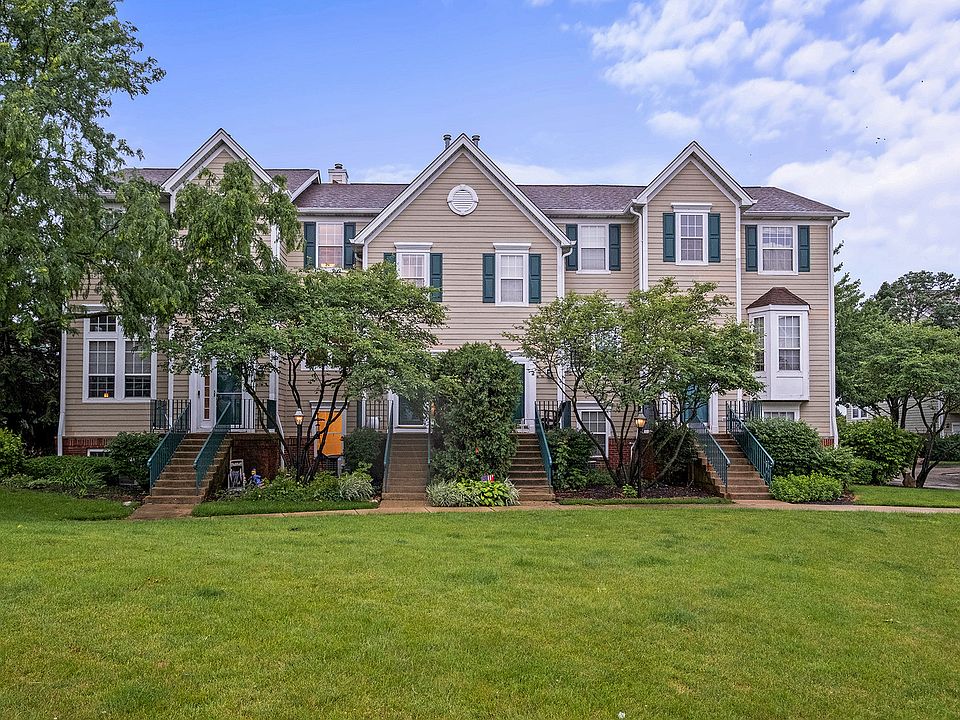 1st image of 2418 Courtyard Cir Unit 3