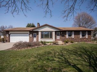 2319 Greendale Dr, Jenison, MI 49428