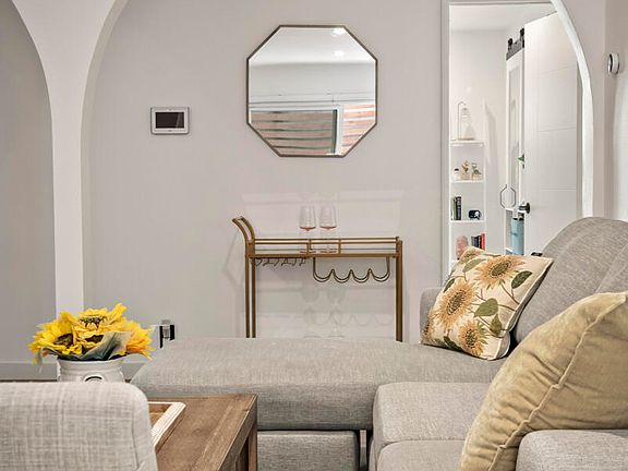 4th image of 2648 State St APT 25