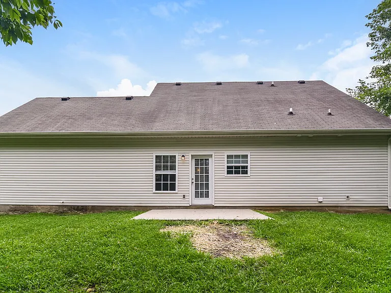 145 Lyndhurst Dr — Photo 16