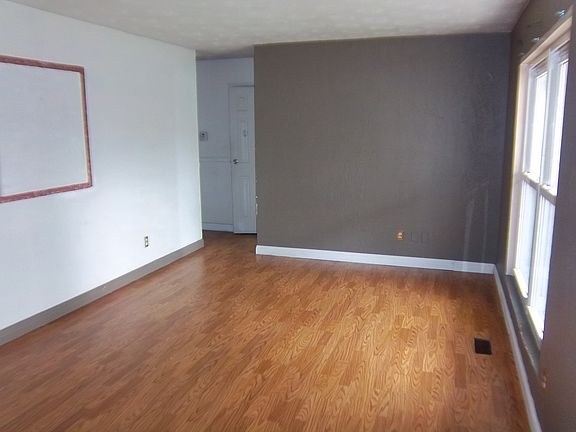 4th image of 12 Padgett Dr