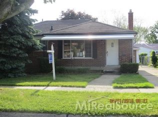 24574 Raven Ave, Eastpointe, MI 48021
