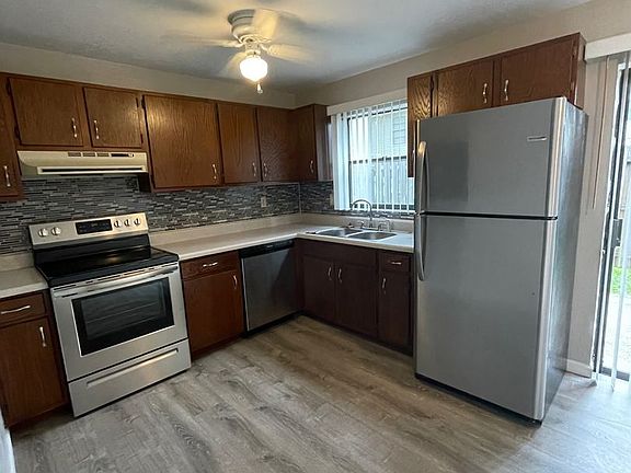 2nd image of 980 Canalview Blvd #J7