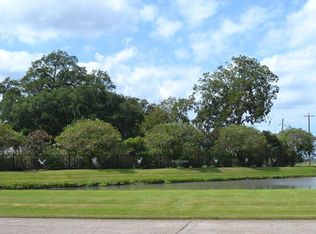 Colt Trl, Angleton, TX 77515