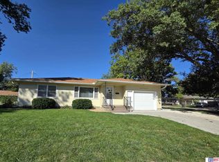 1724 William Dr, Beatrice, NE 68310