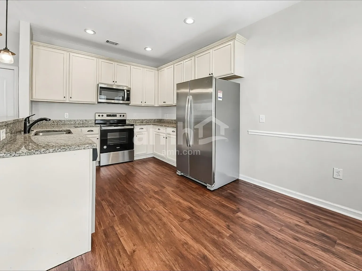 4 bed, 2.5 bath, 1860 sqft, $2,345 — Photo 4