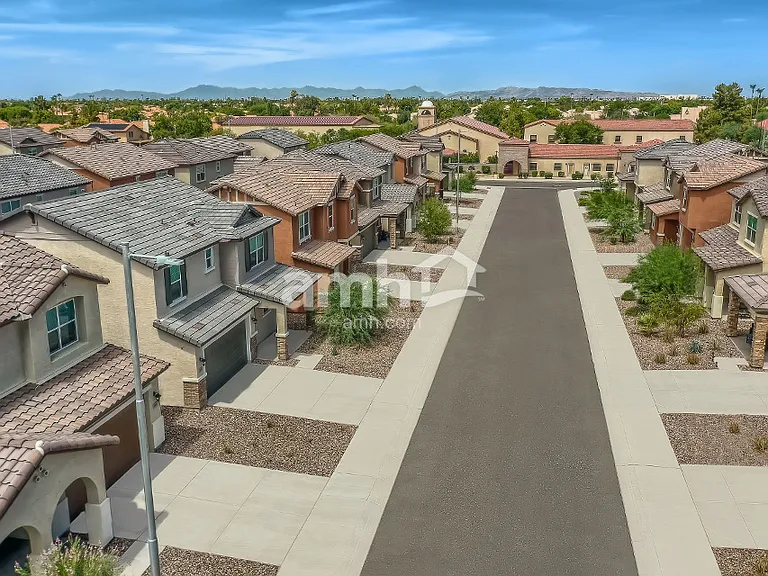 678 W Laredo Ave — Photo 24