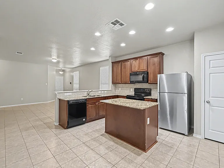 145 Miracle Dr — Photo 6