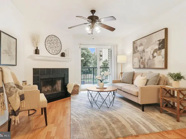 3310 Wyndham Cir APT 216, Alexandria, VA 22302