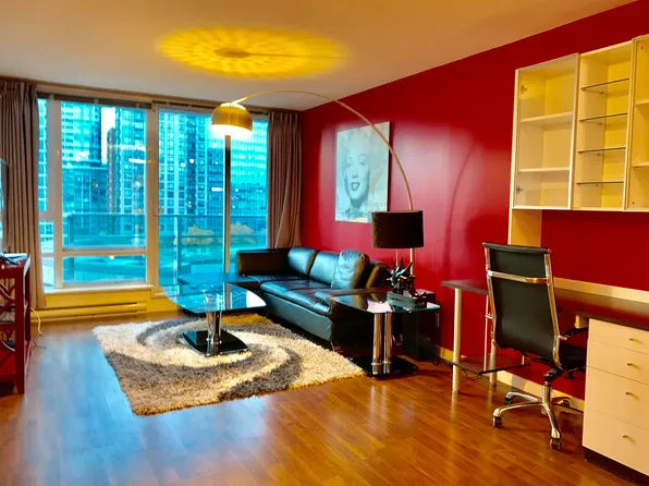 788 Hamilton St #2207, Vancouver, BC V6B 0E9