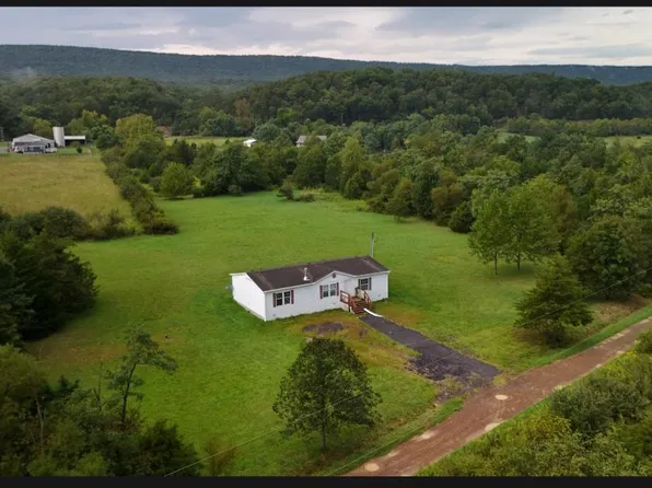305 N River Run Blvd, Delray, WV 26714