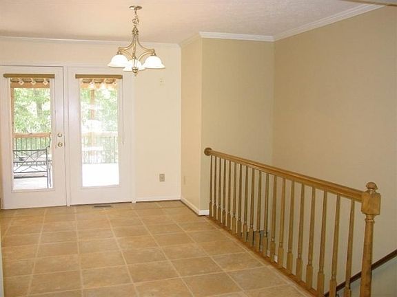 5th image of 957 Wyndham Hills Dr