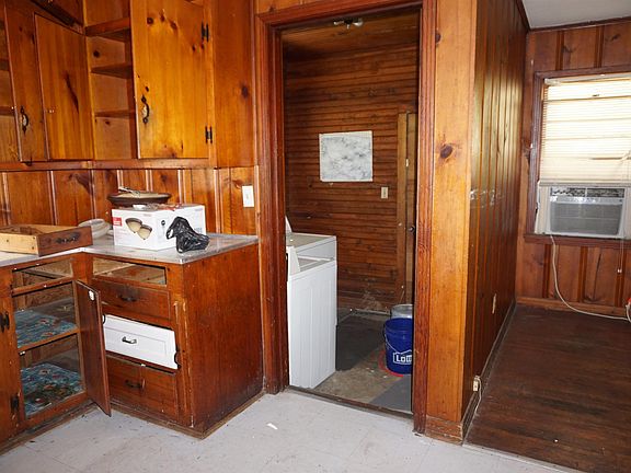 5th image of 609 W Race Ave