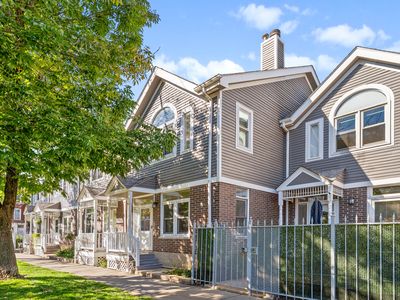 1150 W School St, Chicago, IL, 60657