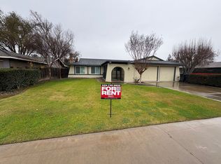 2727 S Sowell St, Visalia, CA 93277