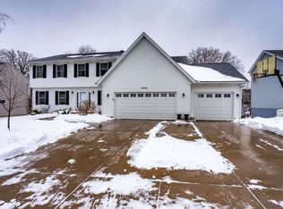 1800 Plum Tree Rd, Bettendorf, IA 52722
