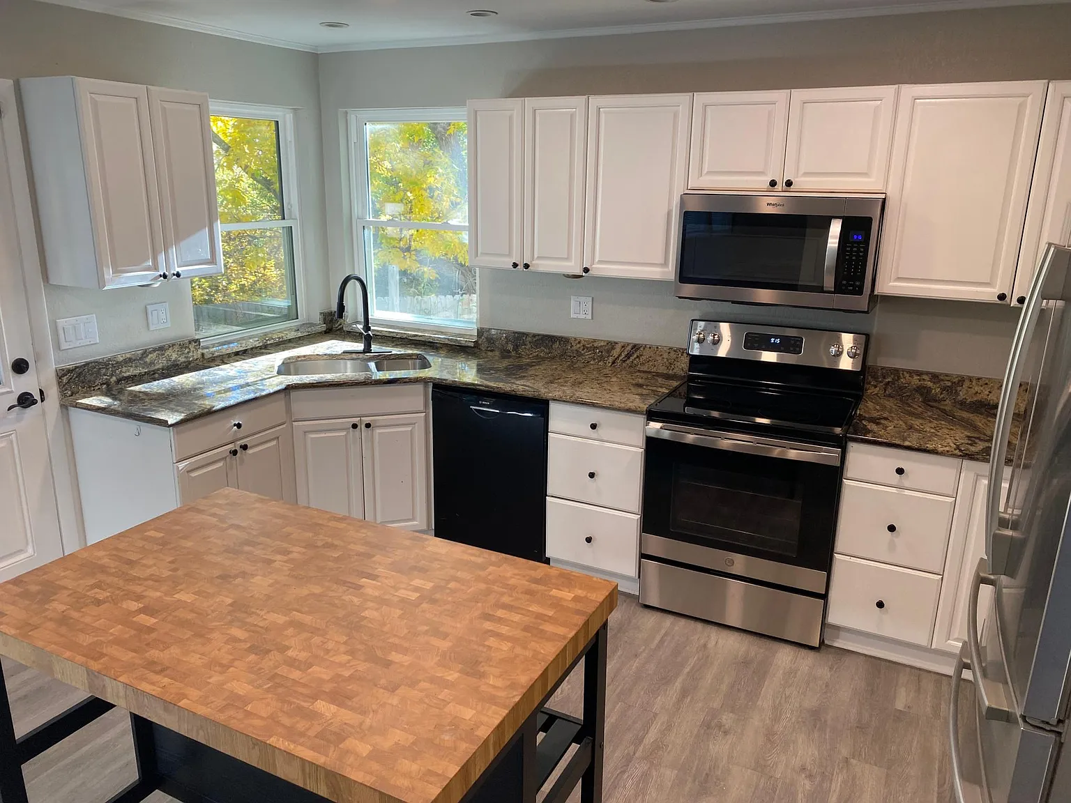 4 bed, 2857 sqft, $3,650 — Photo 3