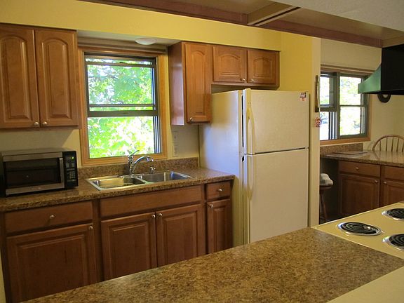 5th image of 3813 Cambridge Dr