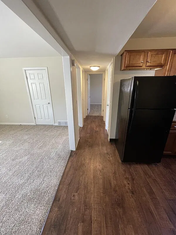 2 bed, 1.0 bath, 924 sqft, $1,295 — Photo 2