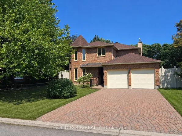 54 Huntsman Cres, Ottawa, ON K2M 1C4