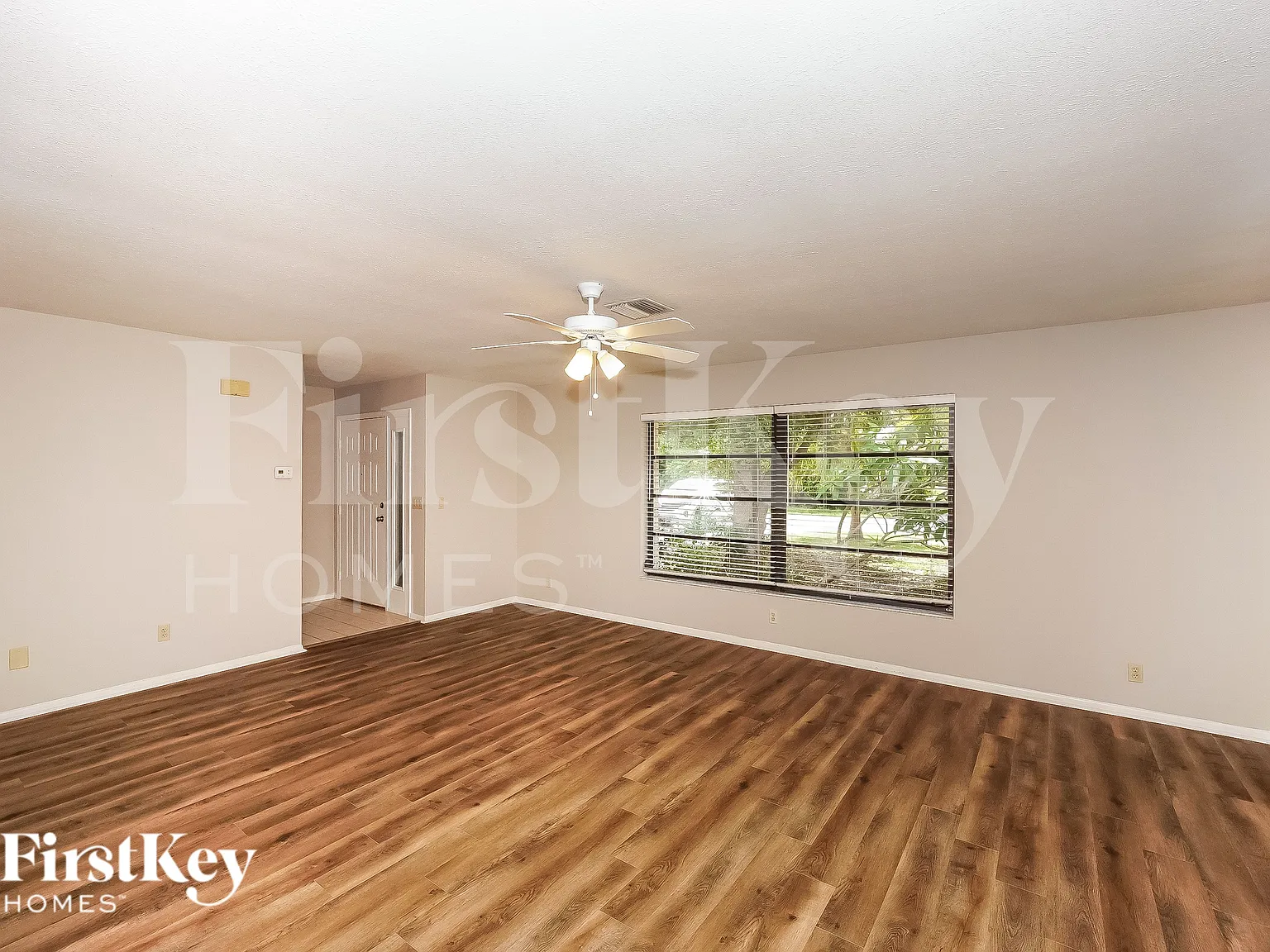 3 bed, 2.0 bath, 1942 sqft, $1,975 — Photo 3