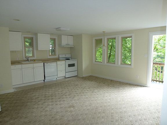 5th image of 477 Clubhouse Dr