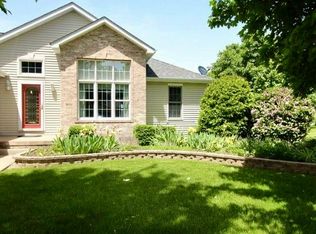 901 Barbara Dr, Heyworth, IL 61745