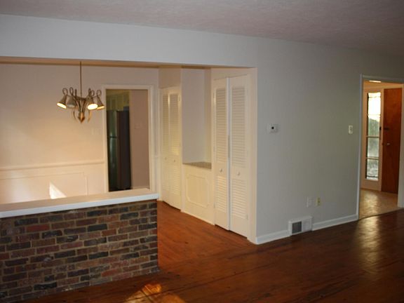 5th image of 1399 W Crestwood Dr
