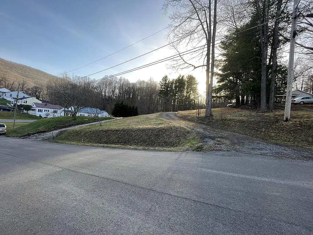 2800 Locust Grove Rd photo 1