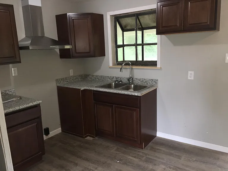2909 Wilson St — Photo 12