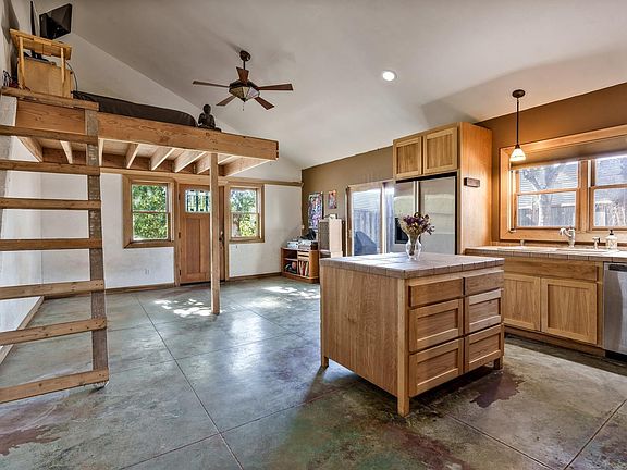 2nd image of 8201 Vineyard Oaks Drive