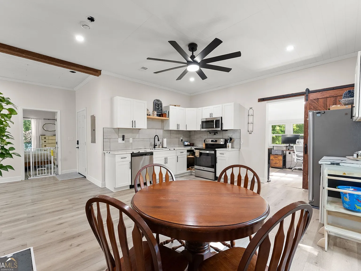 3 bed, 2.0 bath, 2000 sqft, $2,200 — Photo 3