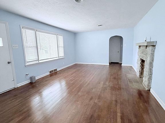 5th image of 2333 Southview Dr