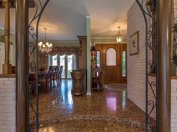 4th image of 1011 Woodland Park Ave