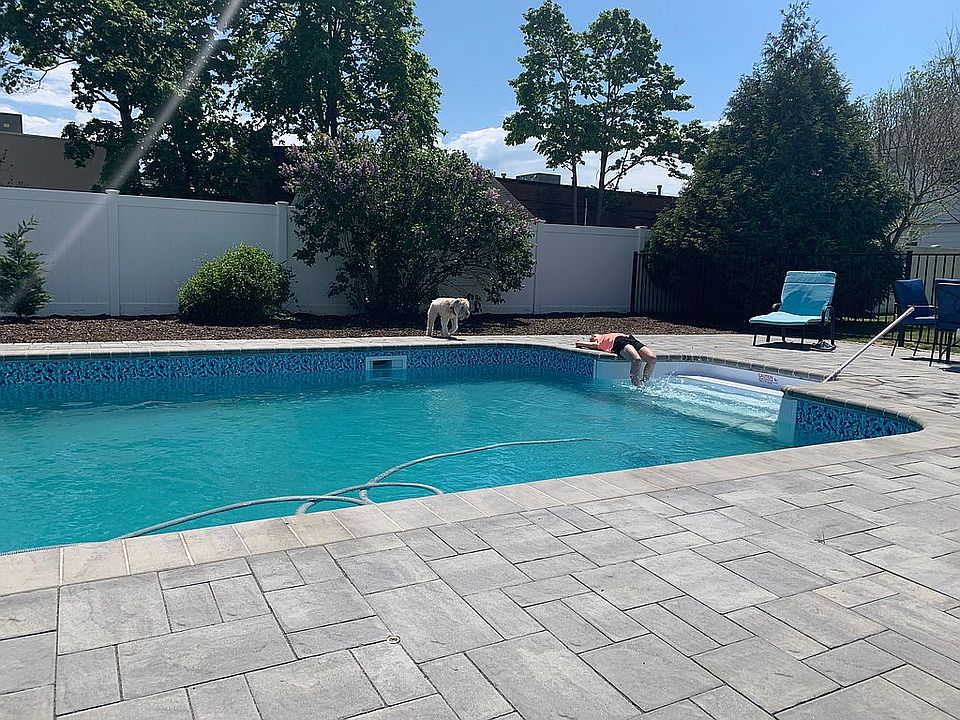 2nd image of 35 Rose Ave