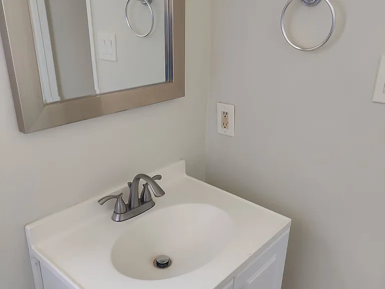 566 W 26th St #3 — Photo 8