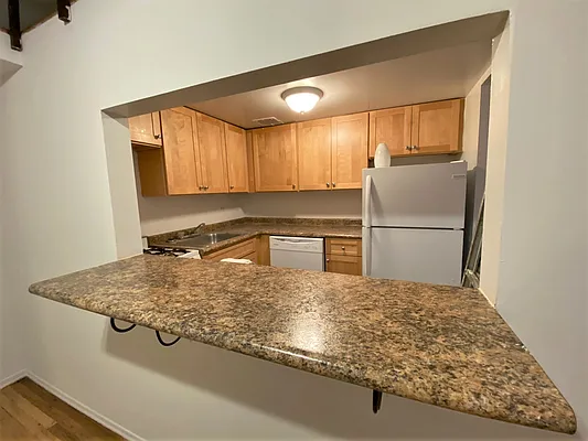 Rented by City Connections Realty | media 6