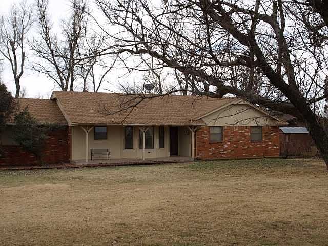 2nd image of 1300 NE Meadow Lark Ln