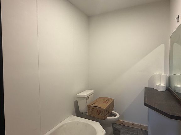 4th image of 1313 Nelson Ave