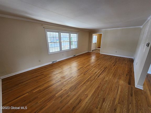 3rd image of 22 Lorna Ln