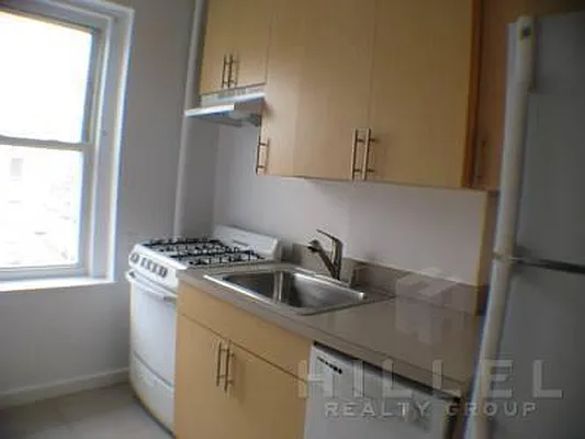 Rented by Hillel Realty Group | media 12