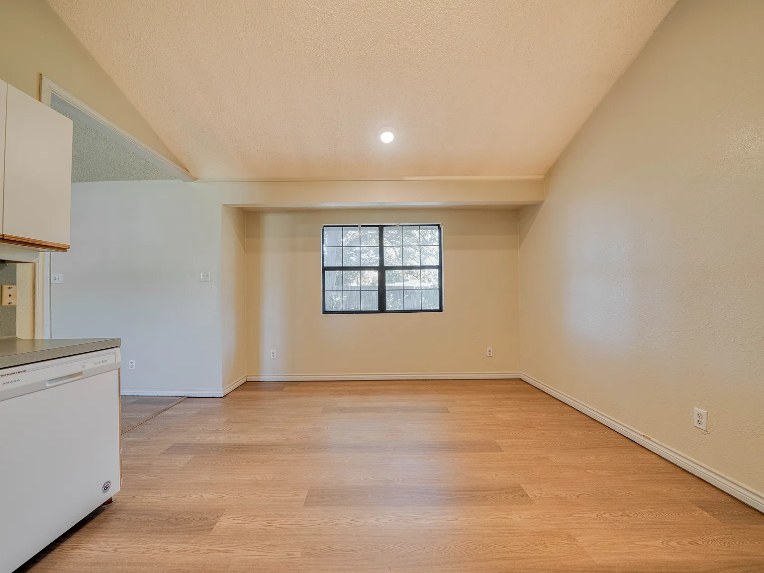 3 bed, 1514 sqft, $1,695 — Photo 4