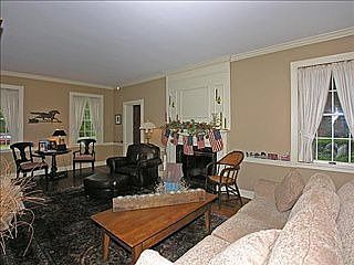 2nd image of 822 Sterling Ave