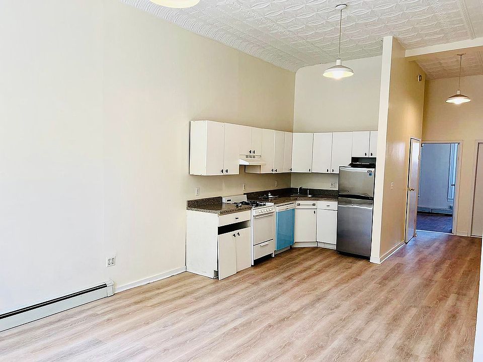 1st image of 230 Smith St APT 1