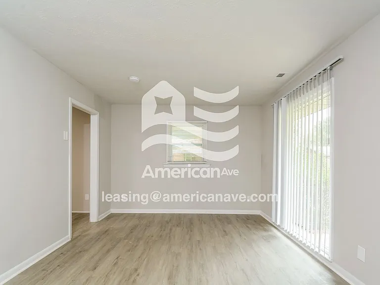 1790575_003_wm_-_living_room_13182566.jpg