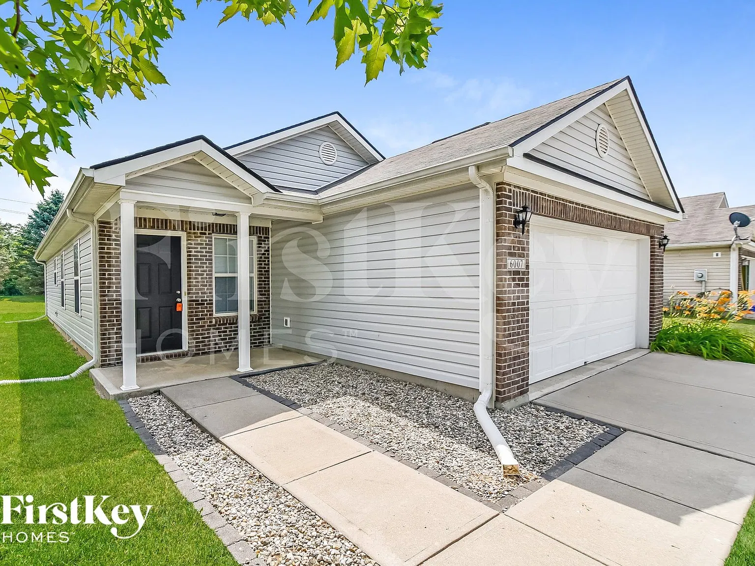 3 bed, 2.0 bath, 1270 sqft, $1,840 — Photo 2
