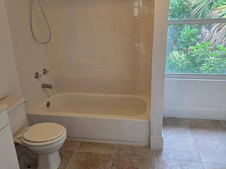 1633 W 28th St #B — Photo 11